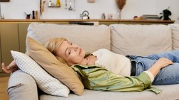 umorzenie wszystkich długów emerytów. nie trzeba będzie już spłacać zobowiązań. jak skorzystać z takiej możliwości?