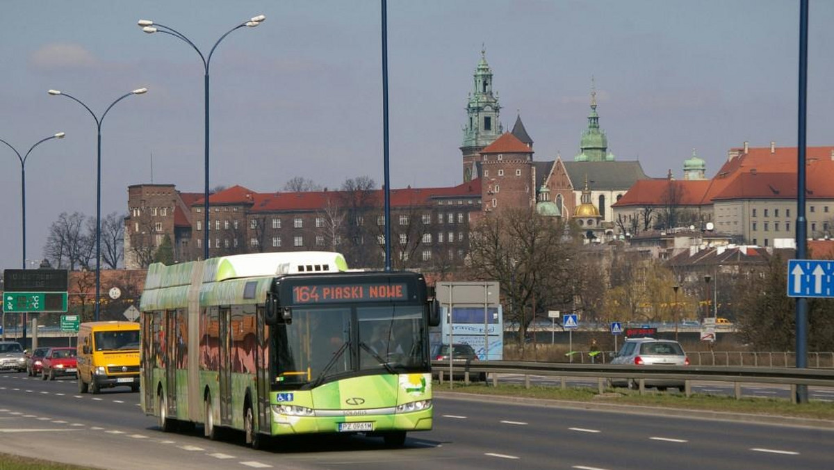 Krakowskie MPK zakupiło 12 hybrydowych autobusów, które dostarczy firma Solaris. Ich koszt to ponad 25 mln zł. Pojazdy trafią do Krakowa na początku jesieni.