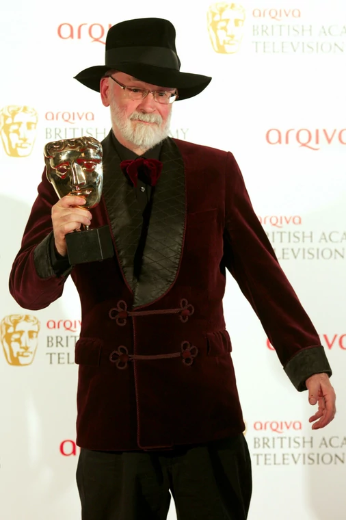 Terry Pratchett z nagrodą BAFTA (2012)