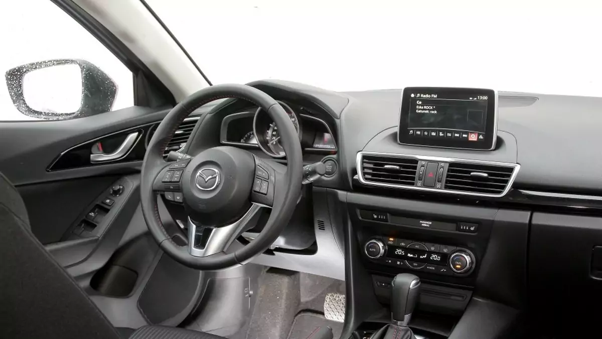 Nowa Mazda 3 – instrumenty mogą być przejrzyste