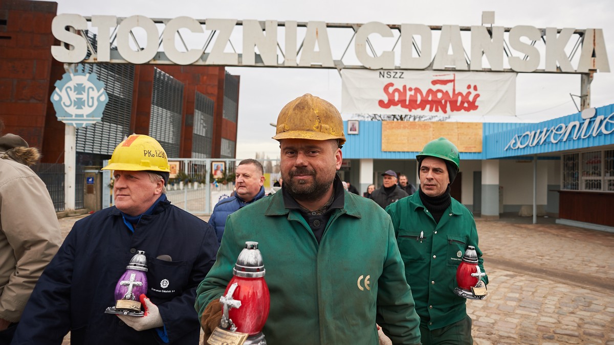 Ponad 1400 osób, w tym m.in. Lech Wałęsa, Zbigniew Bujak, Henryka Krzywonos-Strycharska, podpisało się pod petycją do prezydenta Bronisława Komorowskiego z apelem o nadanie dawnym terenom Stoczni Gdańskiej statusu Pomnika Historii.