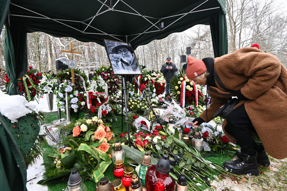 Paweł Huelle spoczął na cmentarzu Srebrzysko