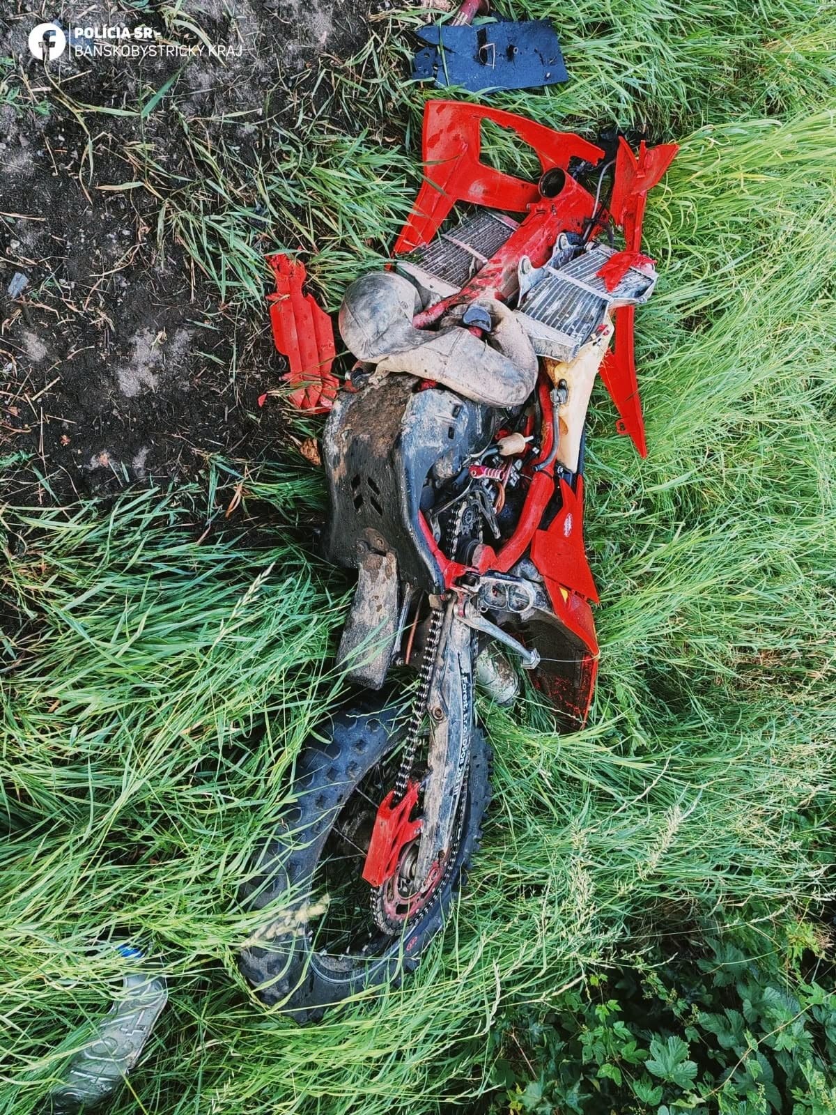 Pri čelnej zrážke s autom zahynul v Banskej Štiavnici motocyklista. 