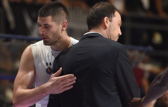 Nenad Čanak u zagrljaju sa Đorđem Gagićem