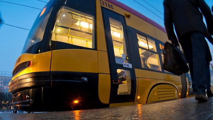  Warszawa: Motorniczy zatrzymał tramwaj. Pasażerka miała być zakażona