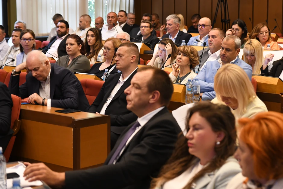 Osma sednica Skupštine Novog Sada