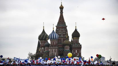 Több mint százezer ember vonult fel Moszkvában május elsején