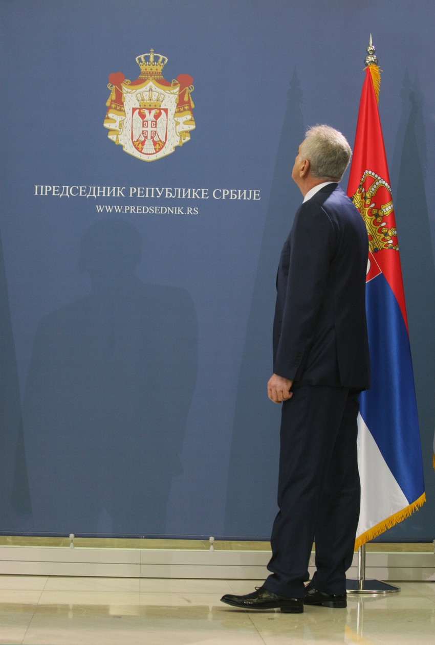 Nikolić nije bio otvoren za saradnju s medijima, ali mu obračunavanje nije bilo strano. Tako je bilo i pre dva dana, kada je reagovao na pisanje "Blica" da od premijera traži mesto ambasadora u Moskvi kako bi odustao od kandidature