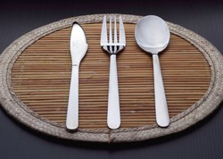 Wielkość sztućców ma wpływ na skuteczność odchudzania!