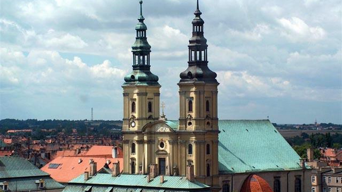 Kilkadziesiąt imprez, w tym wykłady, wystawy i warsztaty, odbędzie się w ramach XIII Dolnośląskiego Festiwalu Nauki, który od czwartku zagości w Legnicy i Zgorzelcu. To kolejne miasta po Wrocławiu, które w tym roku są gospodarzami imprez organizowanych w ramach festiwalu.