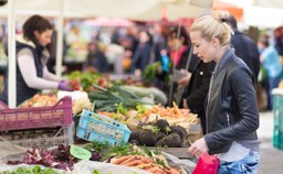 Sprzedający produkty ze swoich gospodarstw zwolnieni z opłaty targowej