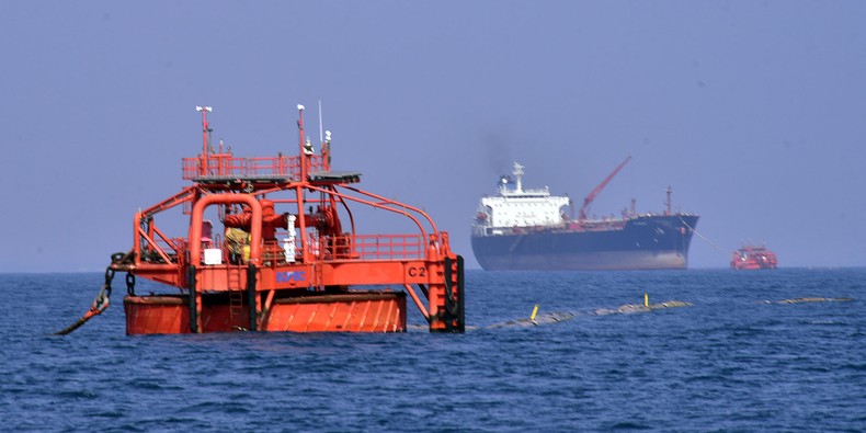 Africa's richest man picks foreign deals as Nigeria loses refinery revenue to Angola