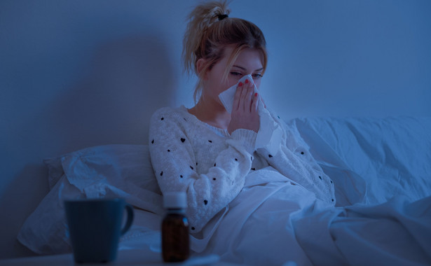 Dlaczego przeziębienie najsilniej dokucza nocą? Eksperci tłumaczą