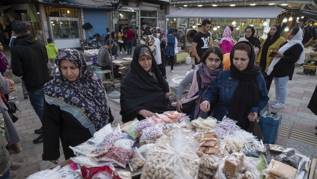 Iran instaluje kamery w miastach, by karać kobiety za nienoszenie hidżabu