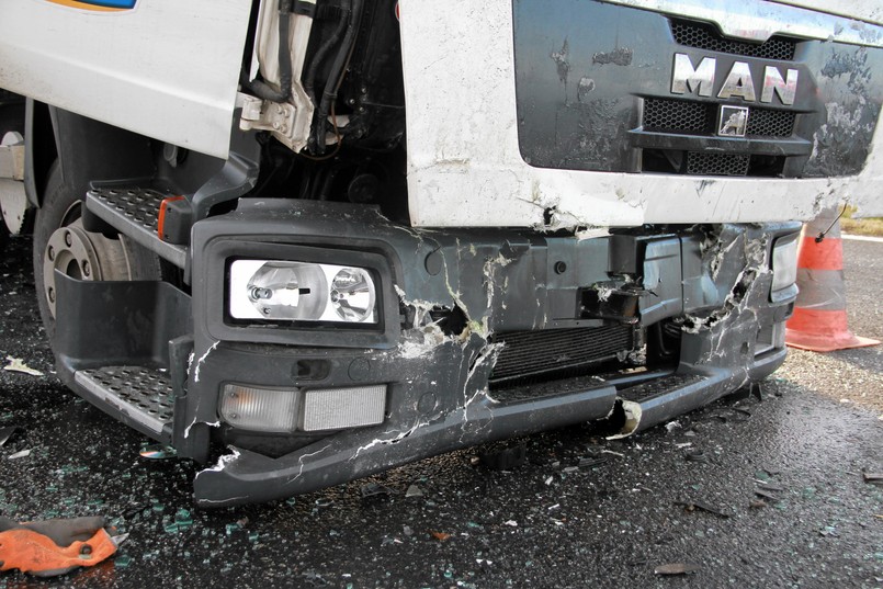 Karambol na autostradzie pod Wrocławiem. Koło wsi Bielany Wrocławskie w województwie dolnośląskim na autostradzie A4 zderzyło się ze sobą sześć samochodów, zarówno osobowych, jak i ciężarowych