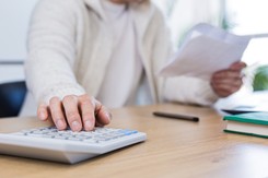 Dodatek stażowy 2025 - jak obliczyć? Czy dodatek stażowy jest opodatkowany?