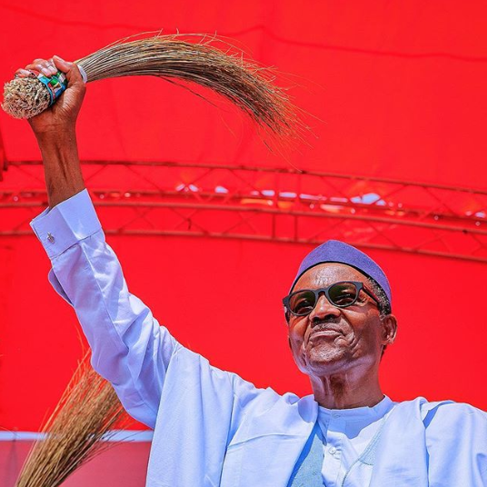 President Muhammadu Buhari on campaign duties [Bayo Omoboriowo] 