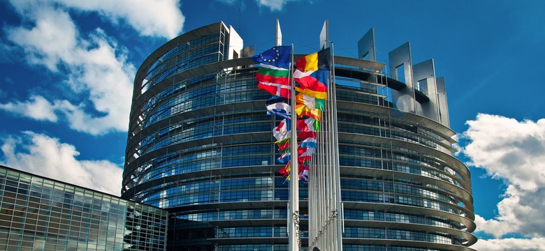 Gdy PiS pokocha Unię Europejską i to z wzajemnością. Oto szalony scenariusz [FELIETON]