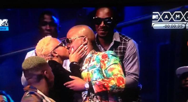 Cassper kisses Boity