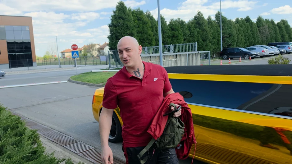 Desingerica došao sa limuzinom