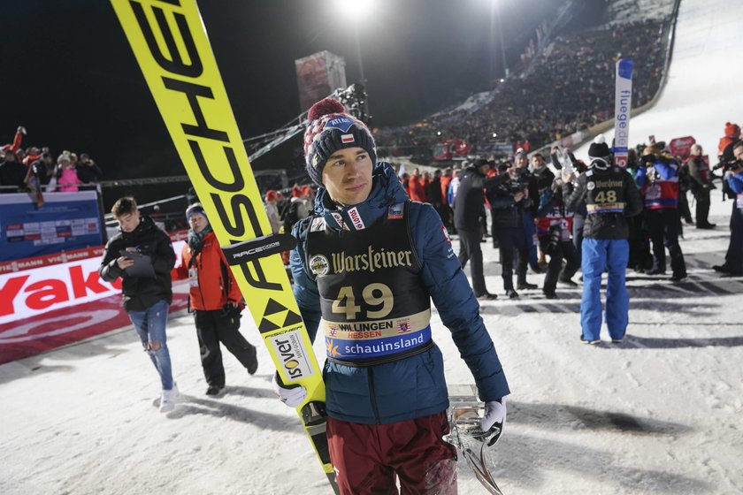 W niedzielę na Kulm, po swoim fatalnym skoku Sedlaka na swój sposób „pozdrowił” Kamil Stoch (33 l.).