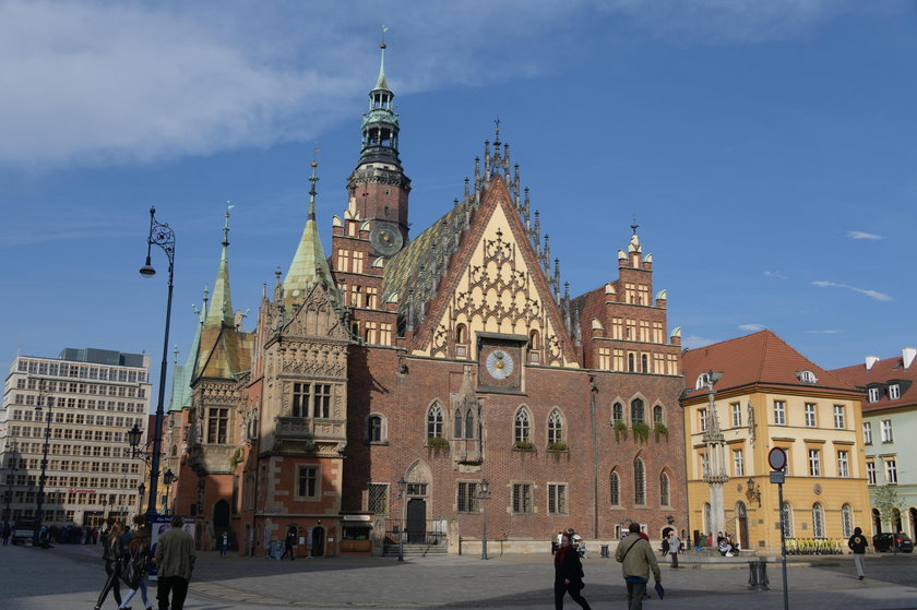 Zmiana czasu. Pan Zbigniew dba o zegar we wrocławskim Ratuszu