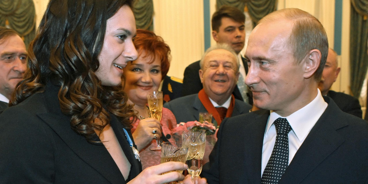 Isinbajewej przez wiele lat nie przeszkadzało towarzystwo Putina.