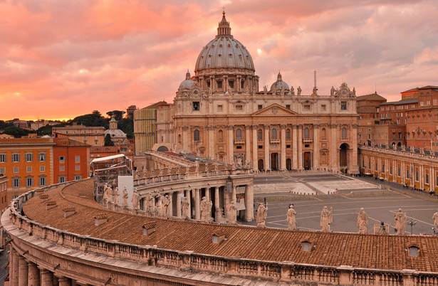 Zdaniem autorów apartamenty w Watykanie są bardziej niż luksusowe