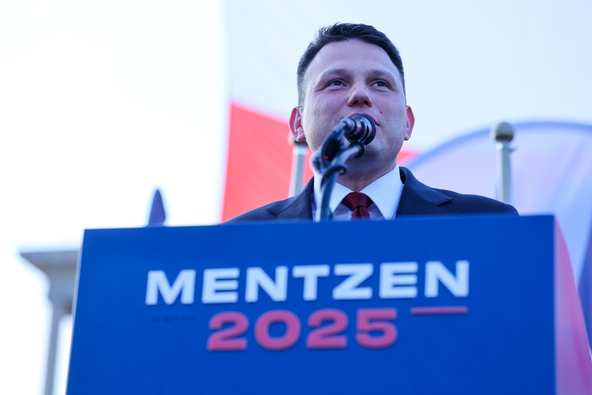 Kandydat Konfederacji w zbliżających się wyborach na fotel prezydenta RP Sławomir Mentzen na wiecu wyborczym na Placu Dąbrowskiego w Łodzi.