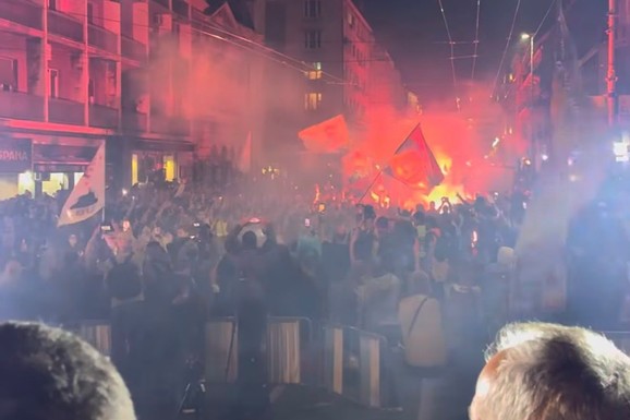 Studentska lista u Beogradu priredila doček za svoje pristalice iz unutrašnjosti pred sutrašnji predizborni skup