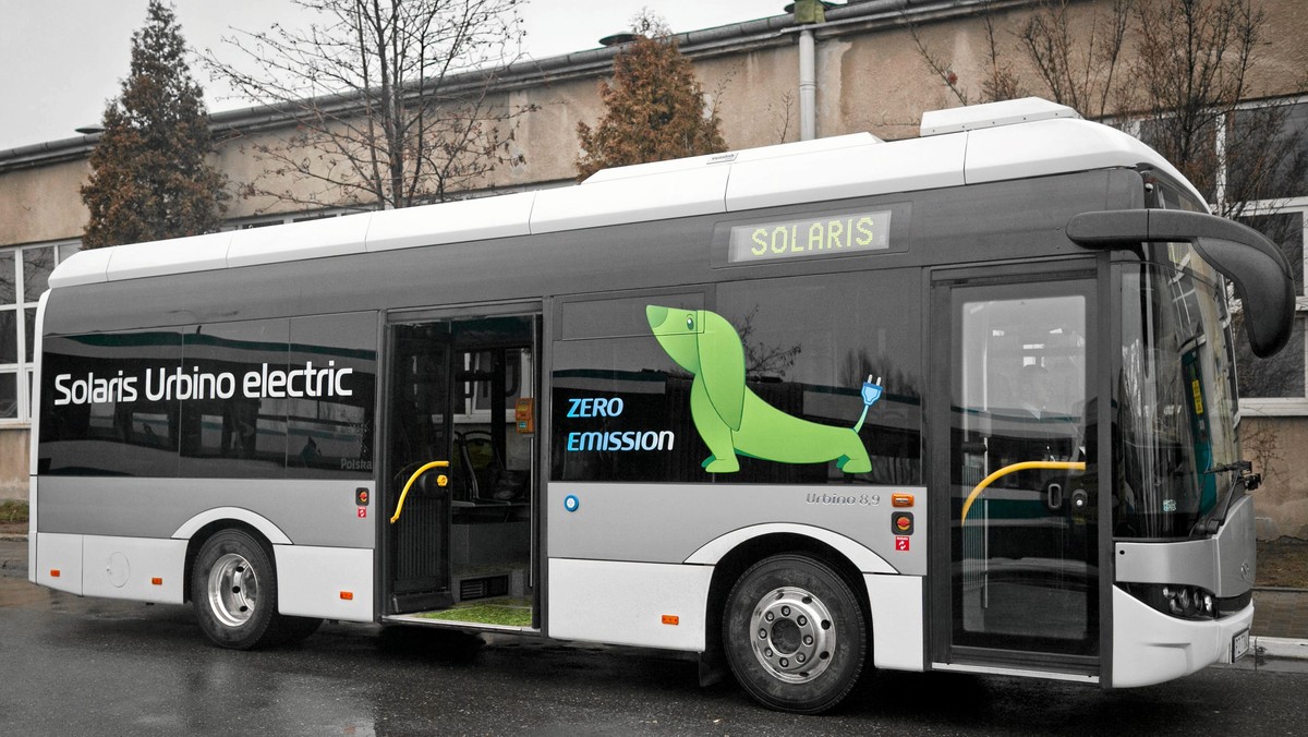 Oferta firmy Solaris okazała się najkorzystniejsza w przetargu na zakup nowych autobusów dla Torunia. Miasto równolegle szuka dostawcy nowych tramwajów i oferta tej samej firmy na razie jest najtańsza.