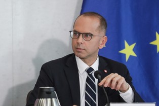 Szczerba: Firma z wirtualnym adresem chciała ściągnąć 39 Afrykanów