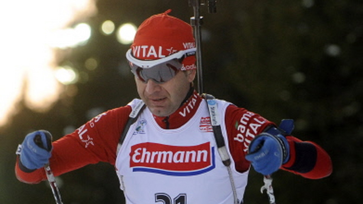 Najbardziej utytułowany biathlonista w historii Norweg Ole Einar Bjoerndalen rozpocznie sezon startem w Pucharze Świata w biegach narciarskich w szwedzkiej miejscowości Gaellivare.