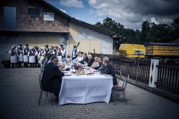 Rezultaty sondażu rozwścieczyły Jarosława Kaczyńskiego, który odpowiedzialnością za złą kampanię obarczył wicemarszałka Sejmu z ramienia PiS Marka Kuchcińskiego.