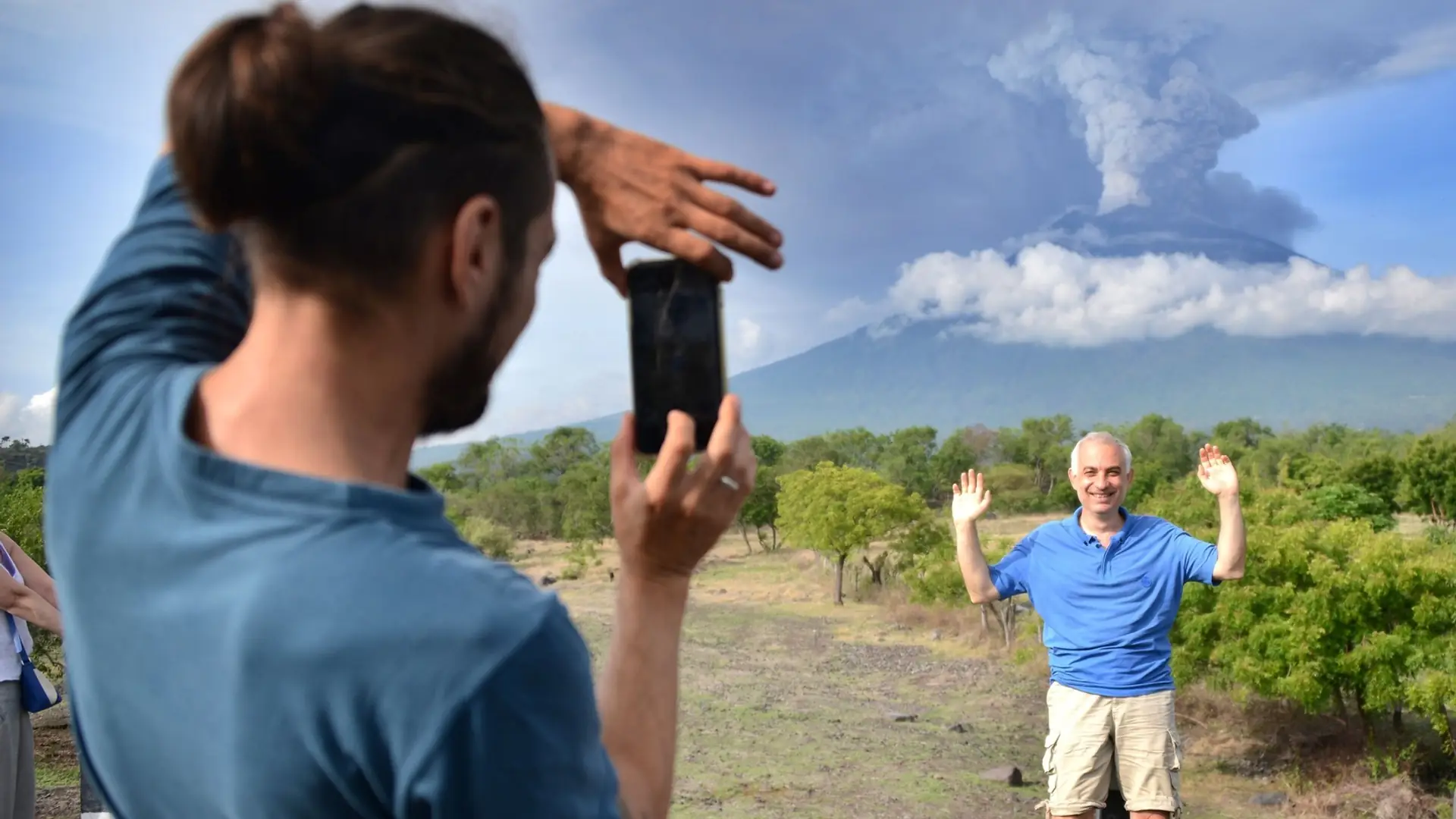 Erupcja wulkanu na Bali. Lokalsi uciekają przed śmiercią, turyści robią selfies