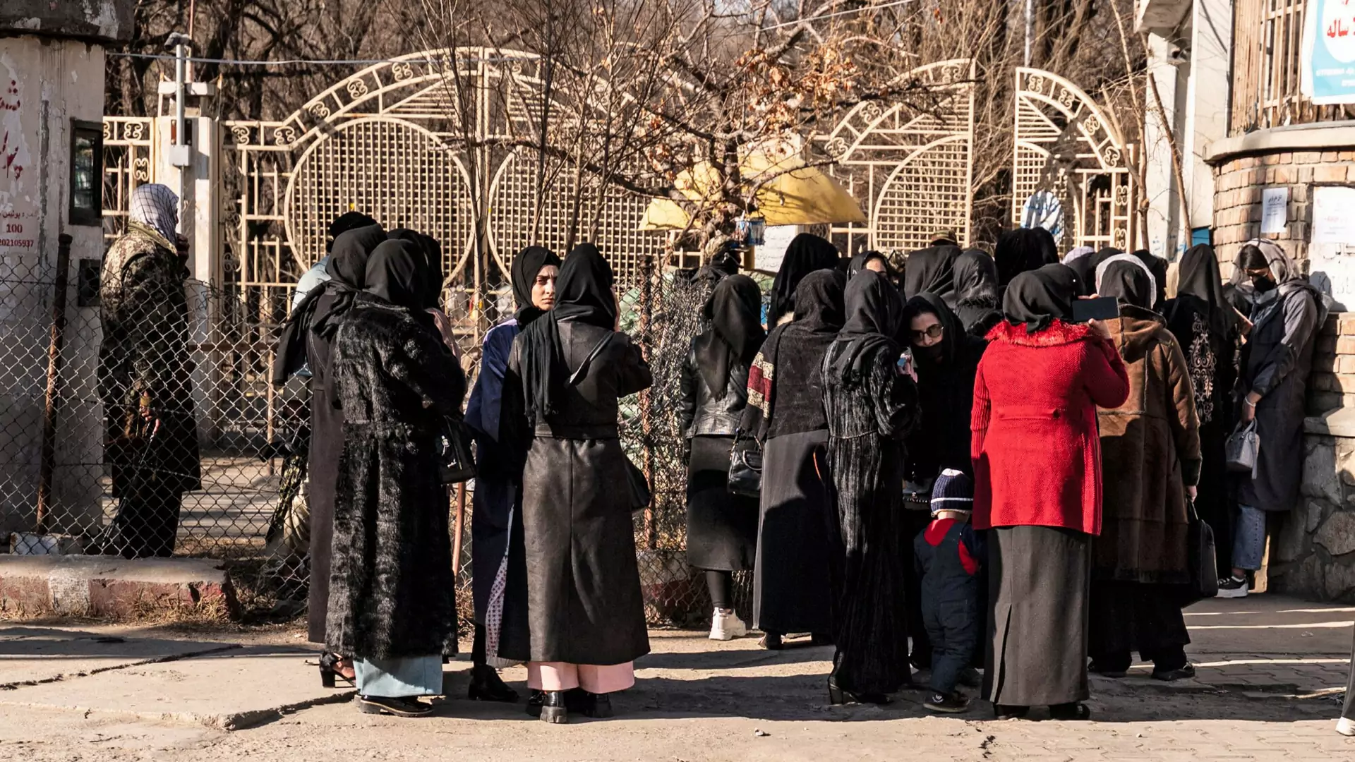 Talibowie zakazali kobietom nauki. Uniwersytety zamknięte dla Afganek