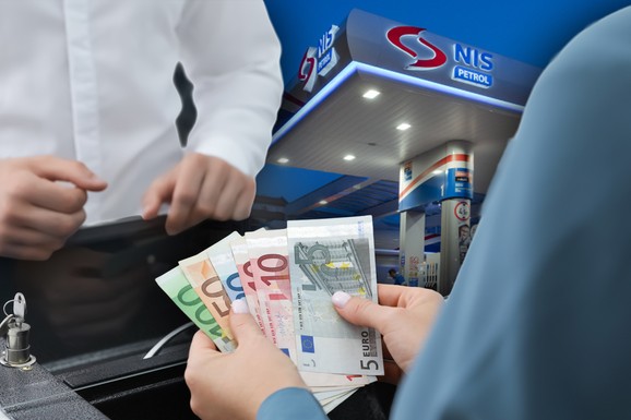 Menjači love u mutnom, evro najtraženija roba u Srbiji! Koliko uopšte kurs može da "šeta" i da li cure dezinformacije umesto nafte iz pančevačke rafinerije?