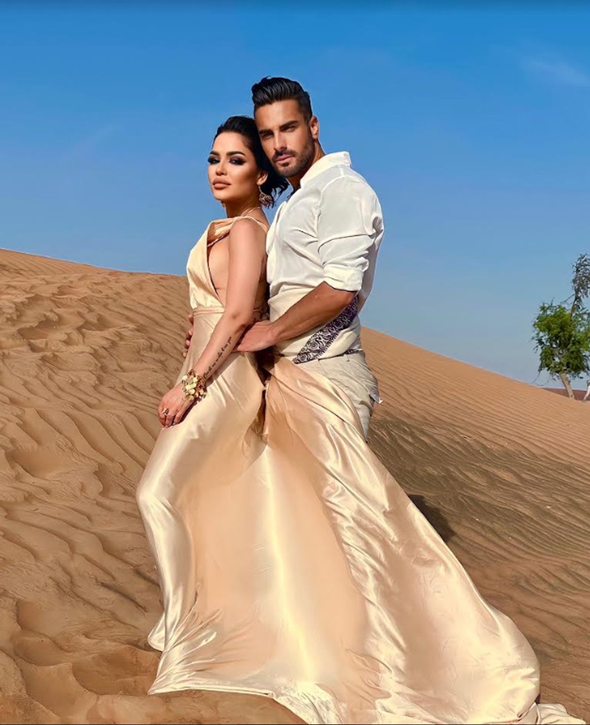 Aleksandra Mladenović sa zgodnim manekenom