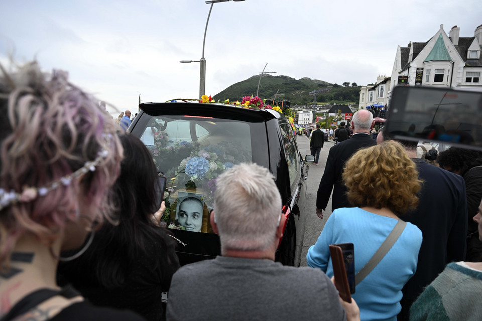 Pogrzeb Sinéad O'Connor. Fani żegnają gwiazdę