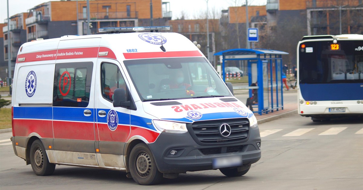 Tragedia na przystanku w Gdyni. "Łapał powietrze jak ryba". Nikt nie pomógł