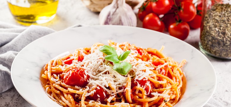 Pyszny obiad na poniedziałek. Podajemy przepis, Ty gotujesz. Spaghetti z Neapolu