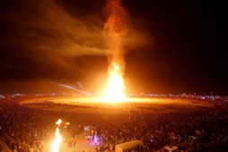 Płonąca kukła podczas finału  festiwalu Burning Man w USA.  2 września.