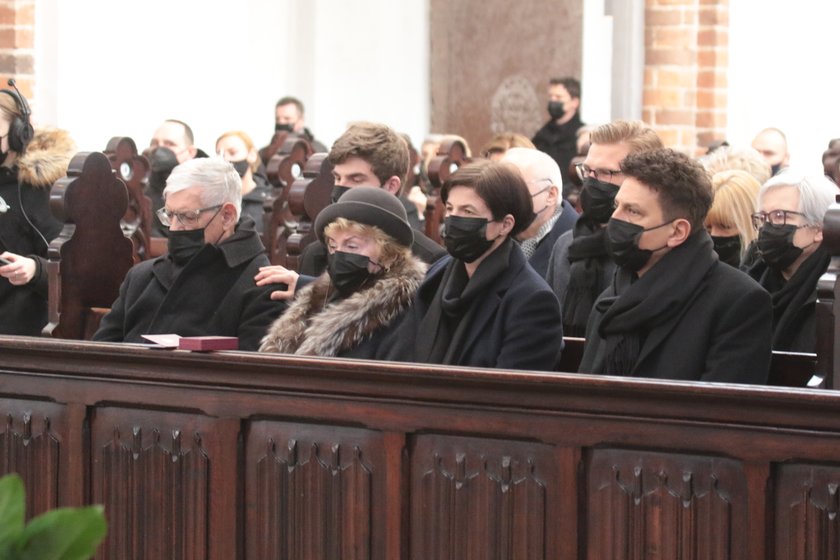 Ostatnia droga Piotra Świąca. Znanego dziennikarza pożegnali rodzina i przyjaciele