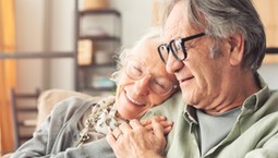 Sekrety udanych związków na całe życie. Jak parom udaje się być szczęśliwie zakochanym przez 50, 60, a nawet 70 lat