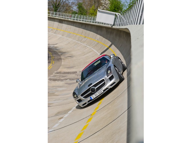 Mercedes ujawnił zdjęcia z testów SLS-a w wersji roadster...