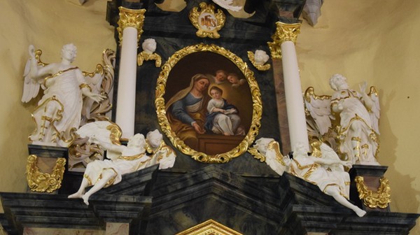 Barokowy ołtarz główny z 1699 roku w kościele pw. św. Michała Archanioła w Tyńcu nad Ślęzą. Po blisko dwóch latach prac konserwatorskich dzieło znów zachwyca detalem, kolorystyką i precyzją wykonania. 