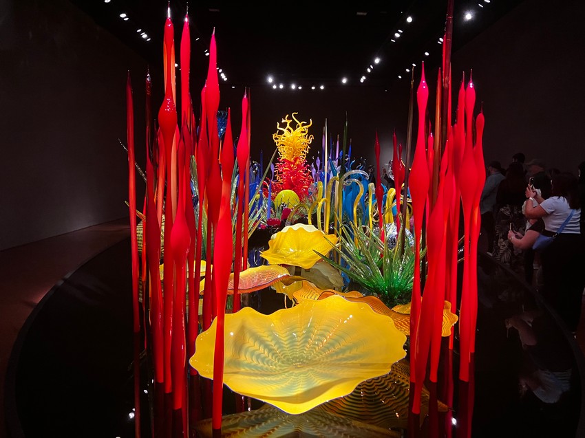 Dejl Čihuli je jedan od pionira umetnosti duvanja stakla