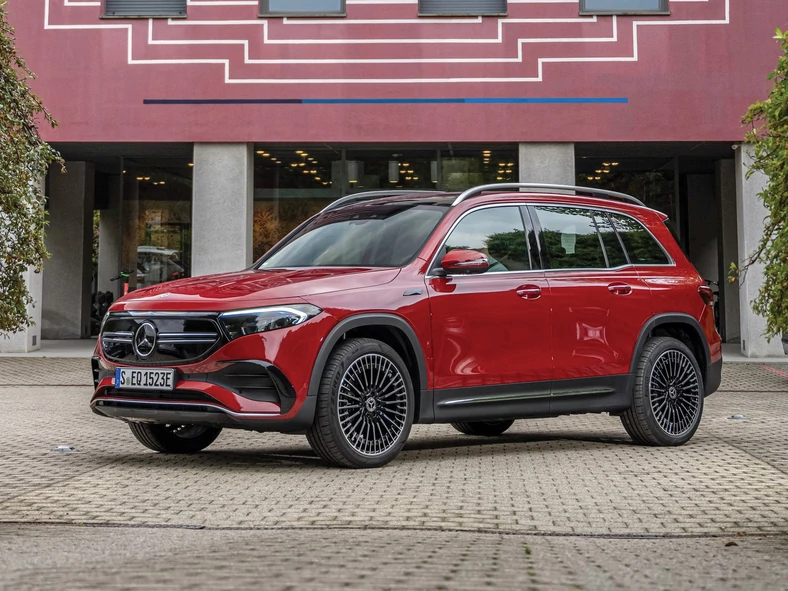 Mercedes EQB SUV w trzech wersjach: 250 (190 KM), 300 4Matic (228 KM) i 350 4Matic (292 KM). Ceny od 238 400 zł