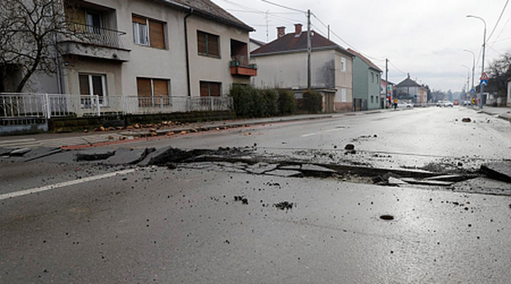 A Richter-skála szerint 4,2-es erősségű volt a földmozgás /MTI/EPA/Antonio Bat/