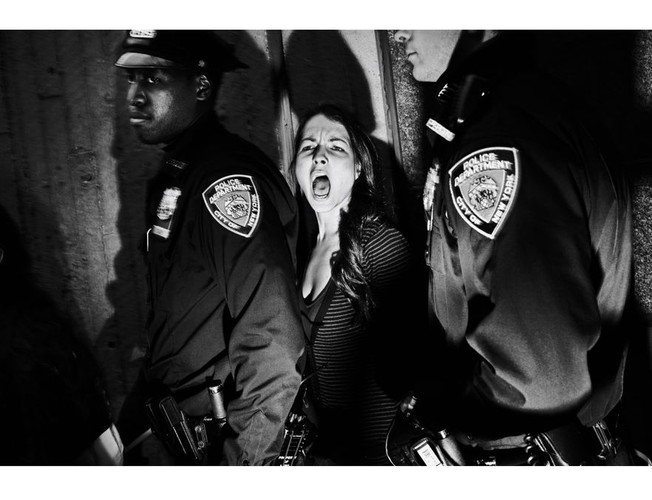 Zamieszki w nowojorskim Harlemie - drugie miejsce w kategorii 'Ludzie' - zdjęcie pojedyncze. Autor: Tomasz Lazar